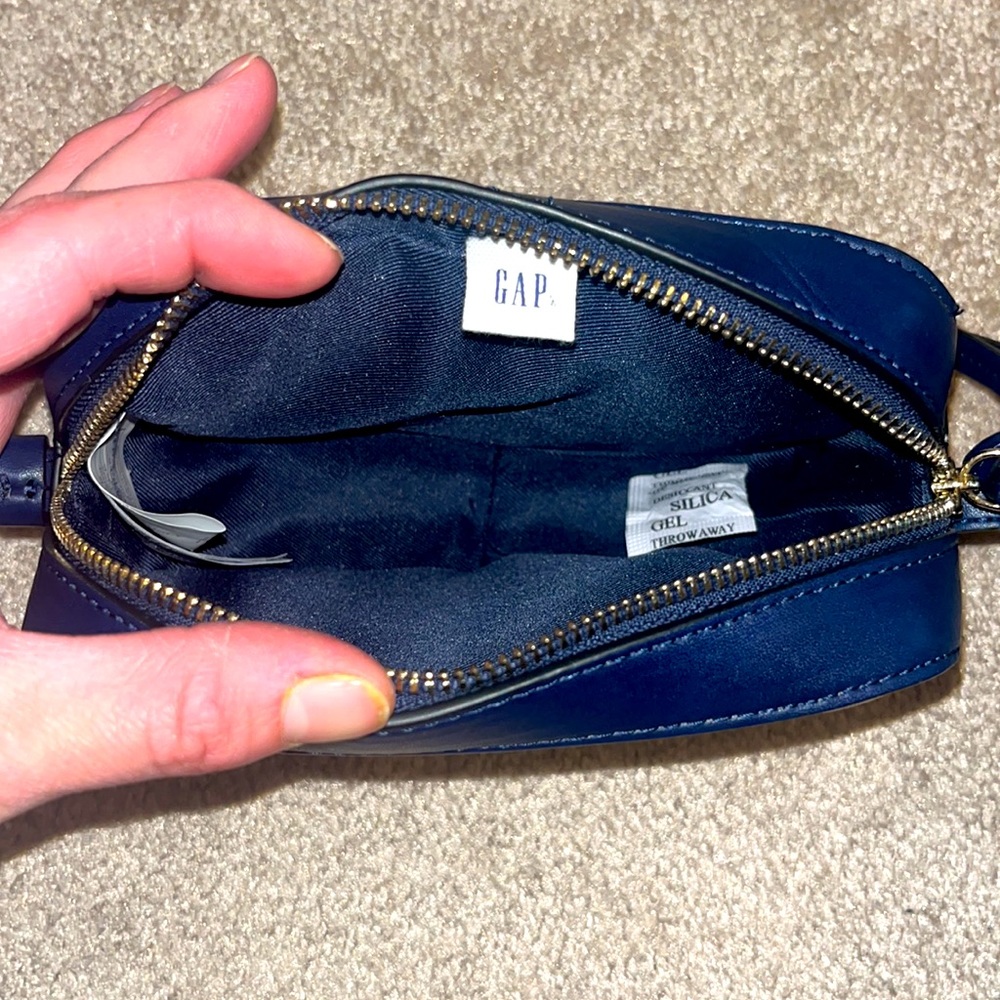 GAP navy/white crossbody purse - Picture 4 of 5